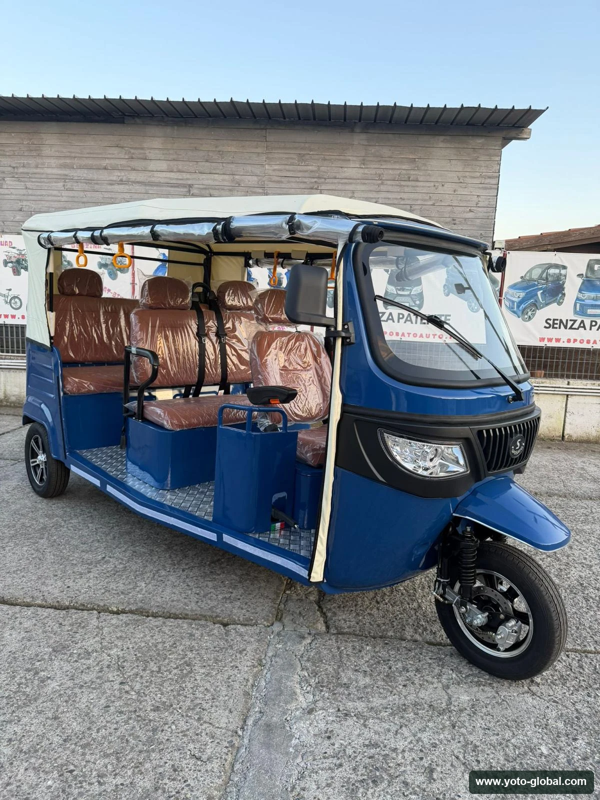 Dealer vehicle in Italy